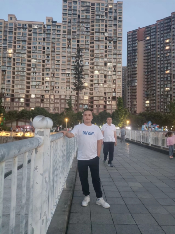 寂寞的男人的第一张照片--成都交友中心