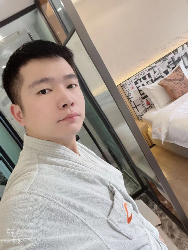 绿帽的第一张照片--成都交友中心